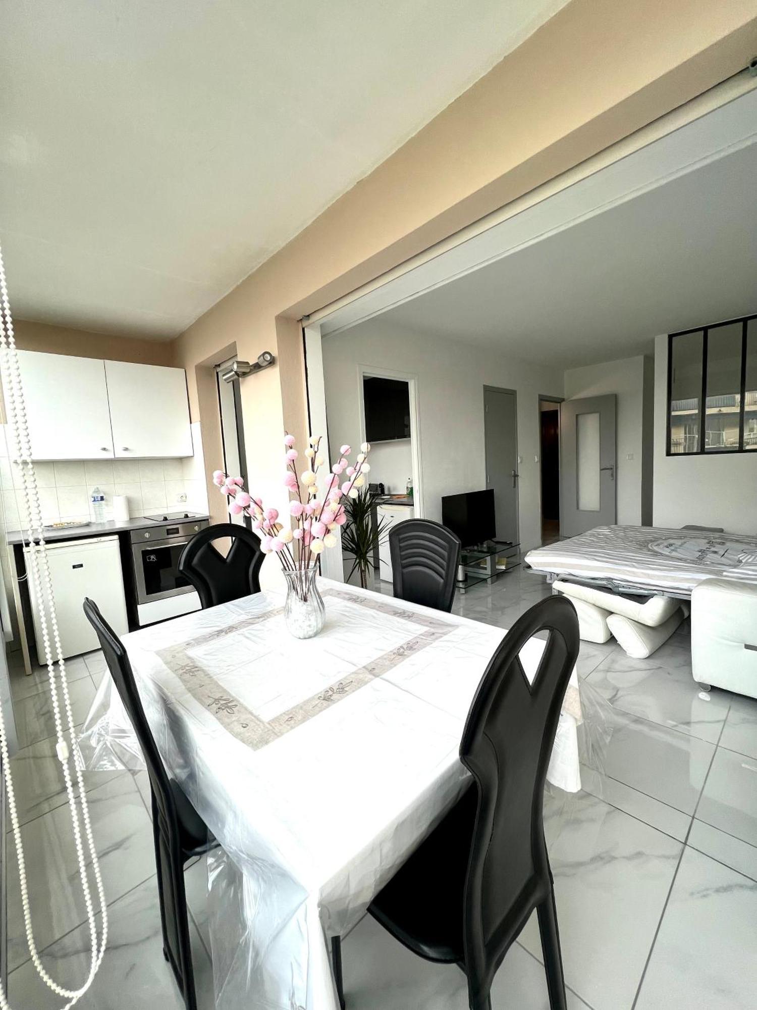 Studio 4 Couchages A 12 Min De La Plage A Pied Avec Wifi, Le Parking Est En Option Antibes Exterior photo